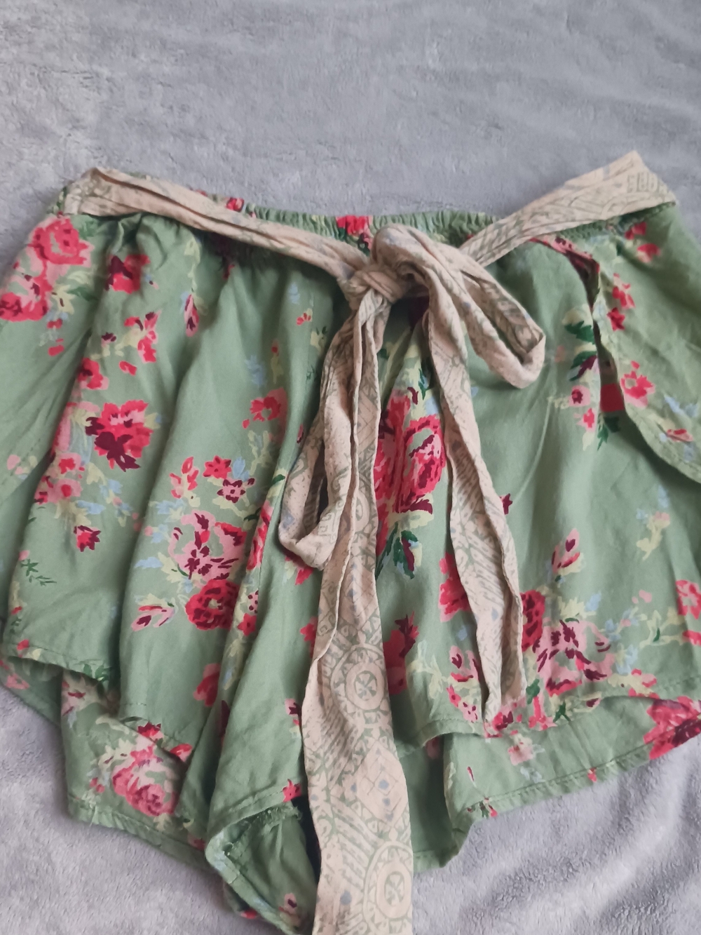 Angie Sage Green Floral Tie-Waist Shorts